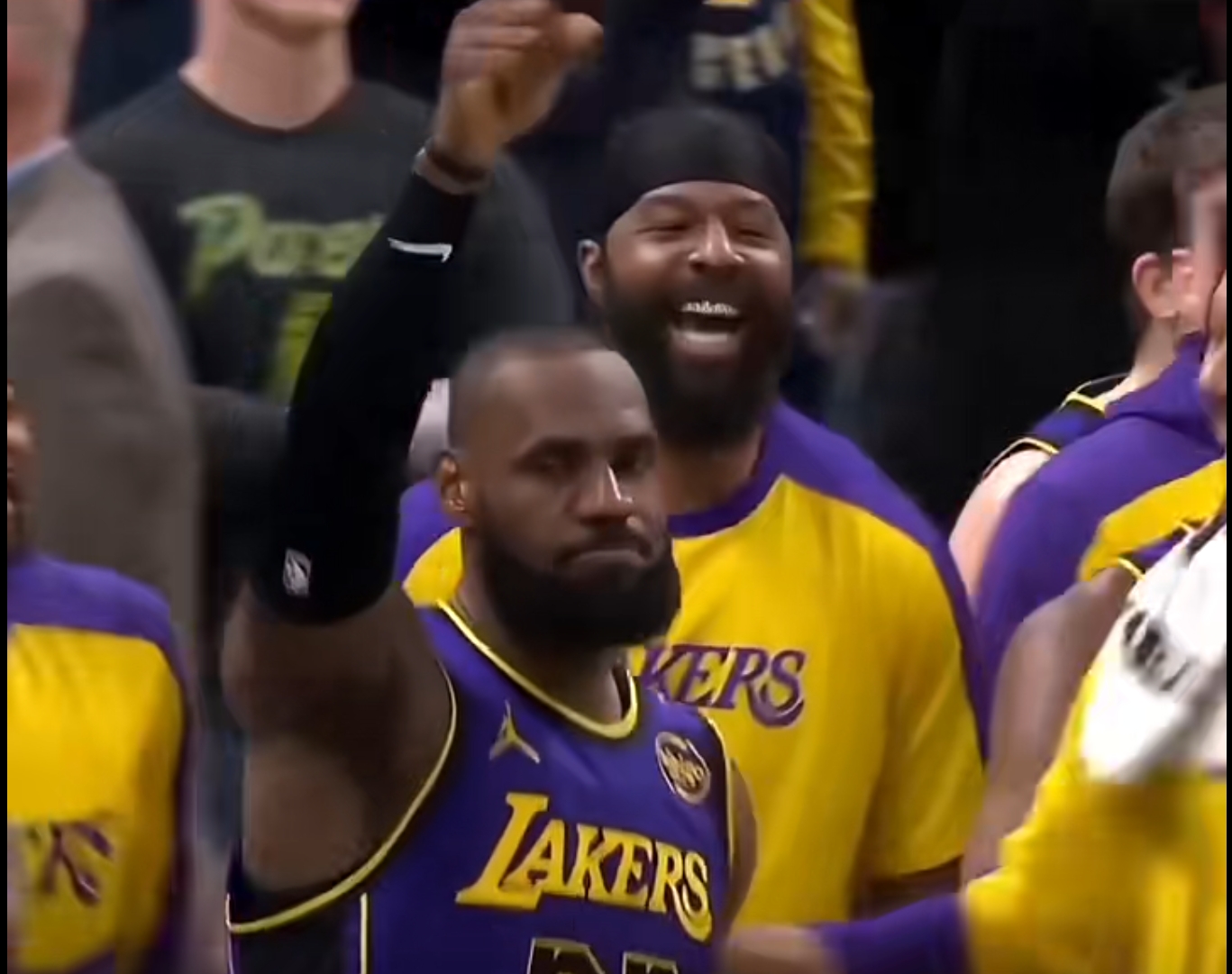 NBA球员在比赛中频频交出高难度表现的简单介绍 NBA球员在比赛中频频交出高难度表现的简单介绍