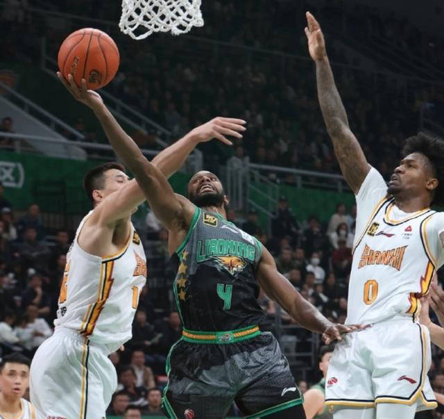 关于山西男篮惊险胜河南，全队发挥稳定的信息