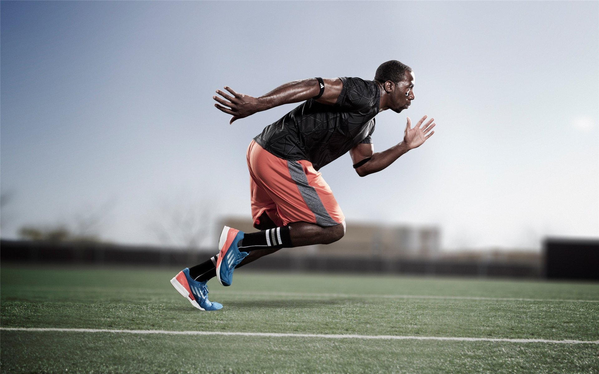 阿什拉夫闪耀NBA季后赛之夜，从足球场到篮球馆的跨界高光