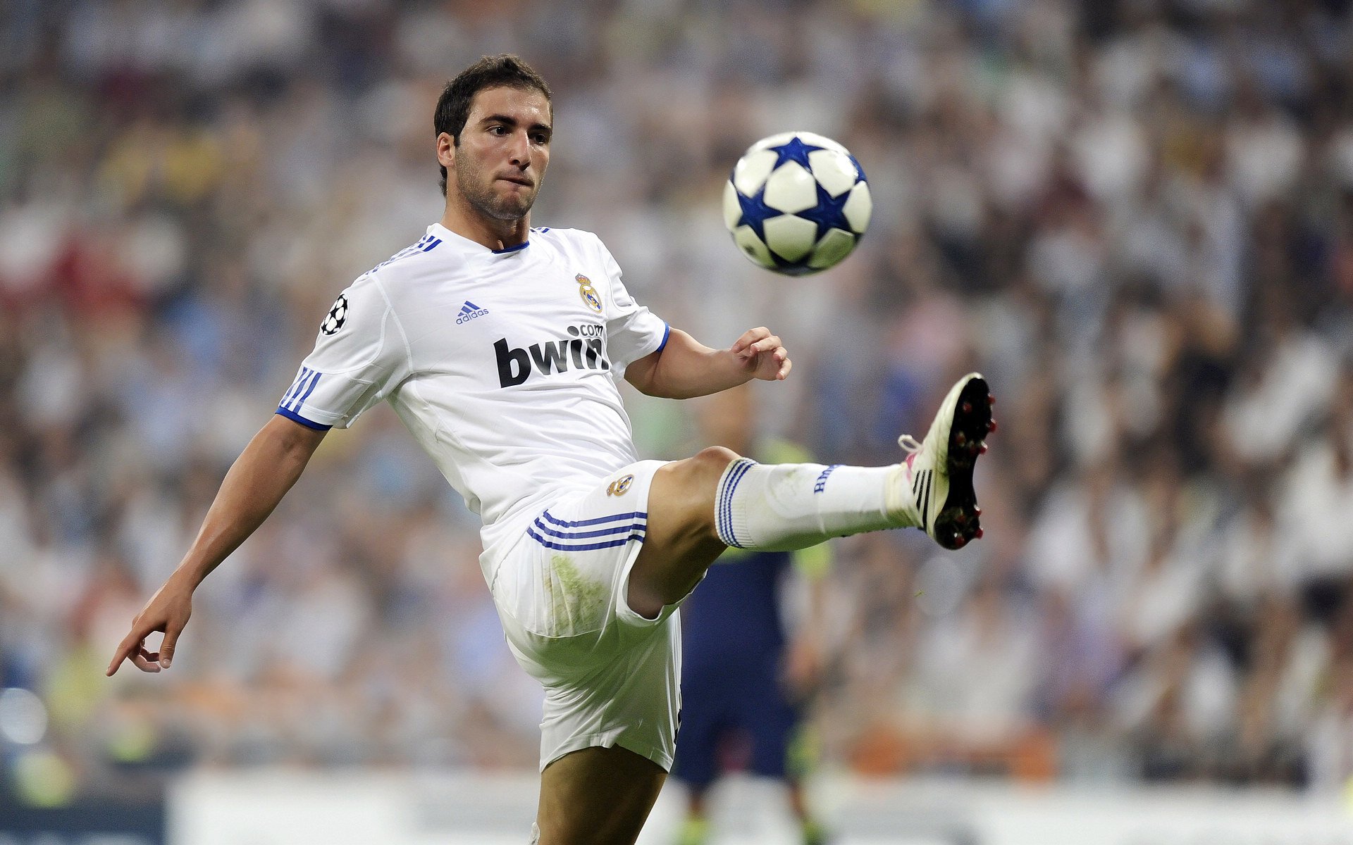 佛罗伦萨血拼皇家社会，戈麦斯终成关键先生，一锤定音铸就经典战役