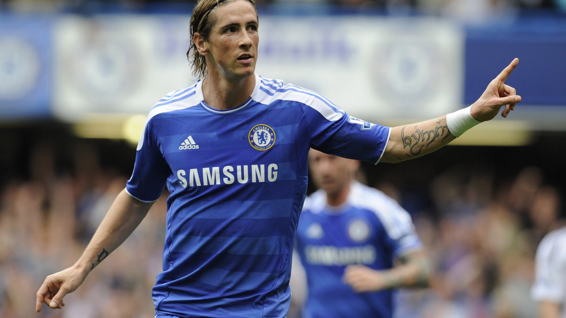 银河战舰横扫永恒之城,三笘薰闪耀伯纳乌,一场跨越时空的足球对话