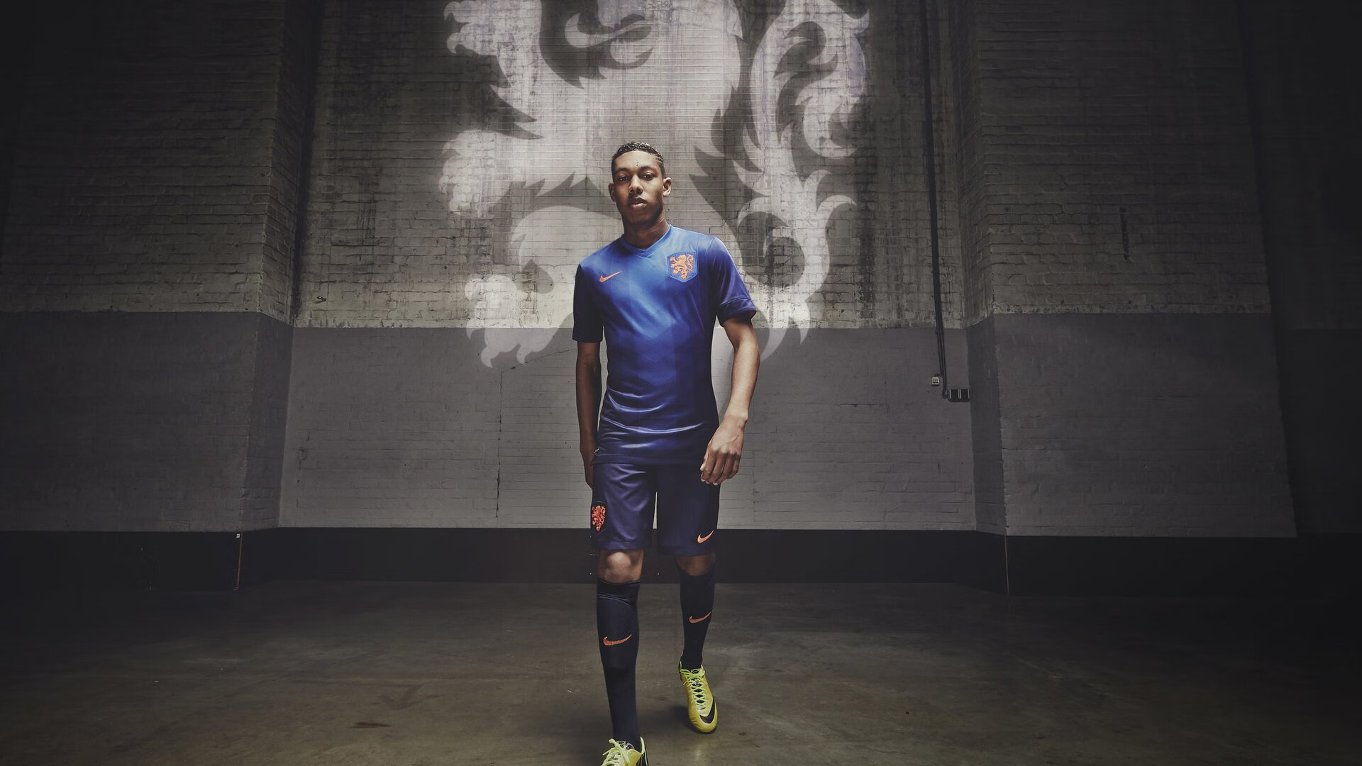 逆袭的绿光，阿斯顿马丁颠覆索伯秩序，拉塞尔以纪录刻写新时代